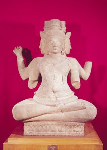 Veistos Brahmasta neljällä kasvolla, Batambang, Kambodža, Koh Ker -tyyli, 1000-luvun puoliväli (hiekkakivi) (katso myös 114066)